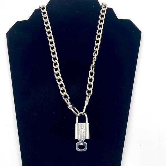 Louis Vuitton- Silver authentic Lock and Key - #315 - Picture 5 of 7